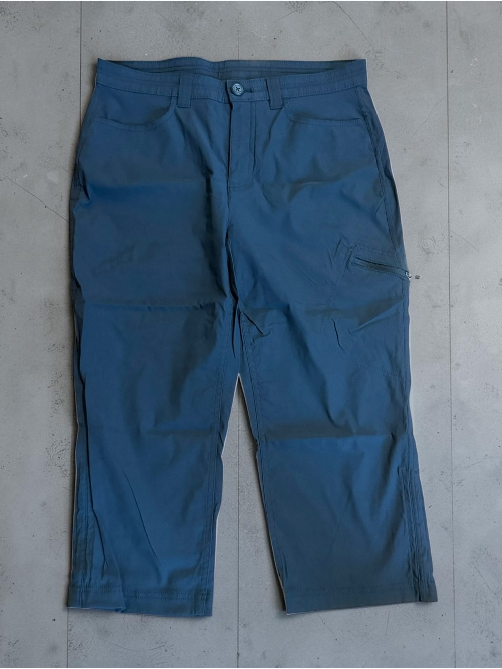 Women’s Eddie Bauer Gray Cargo Hiking Pants with Performance Fabric-Capri